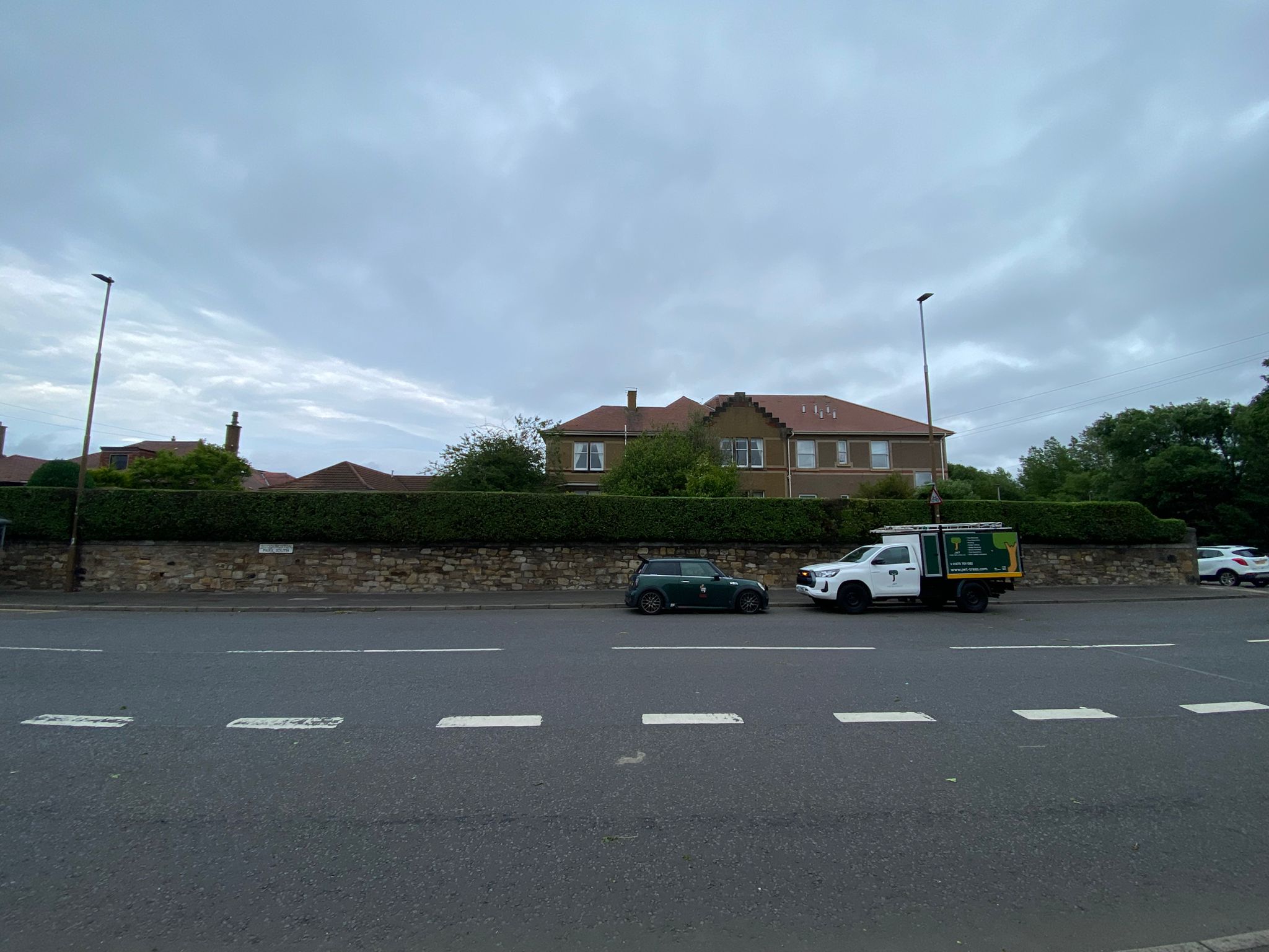 Commercial hedge cutting Edinburgh
